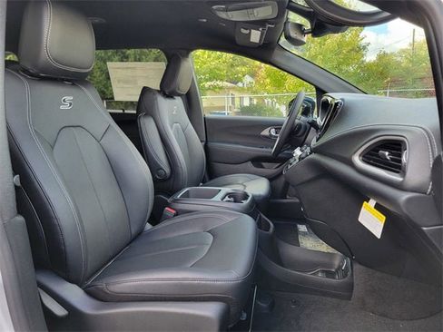 New 2026 Chrysler Pacifica Select w/ S Appearance Package image 24
