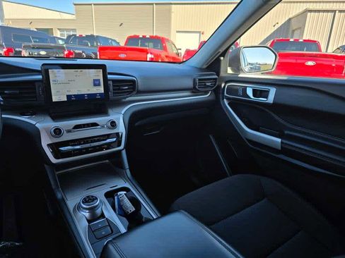 Used 2022 Ford Explorer XLT w/ Equipment Group 202A image 16