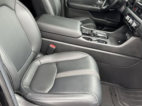 Used 2025 Honda Pilot Touring image 17