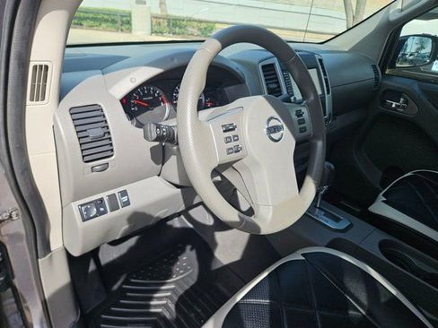 Used 2020 Nissan Frontier SV w/ Midnight Edition Floor Mats image 15