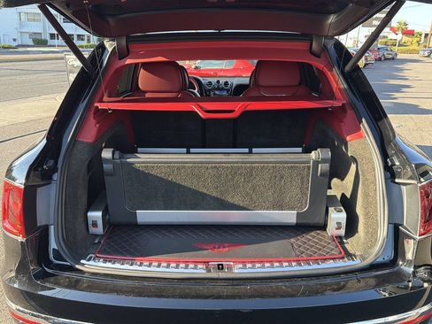 Used 2017 Bentley Bentayga AWD/4WD image 6