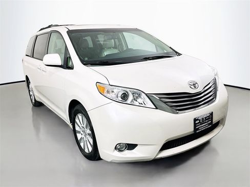 Used 2015 Toyota Sienna XLE Premium image 1
