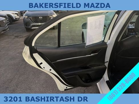 Used 2024 Toyota Camry SE image 16