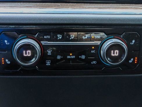 Used 2024 Chevrolet Silverado 2500 LT image 23