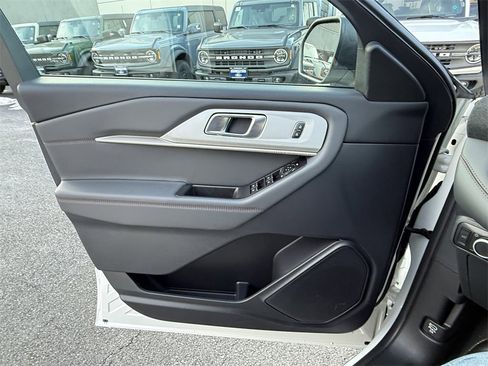 Used 2025 Ford Explorer Active image 23