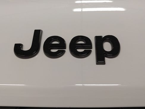 New 2025 Jeep Grand Cherokee Altitude image 31