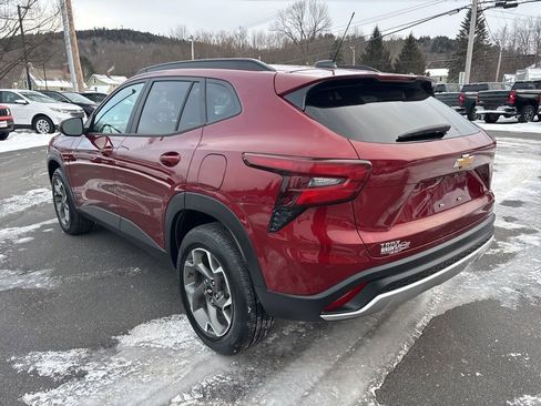 Certified 2024 Chevrolet Trax LT w/ Driver Confidence Package image 3