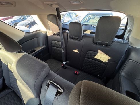 Used 2025 Nissan Pathfinder SV image 30