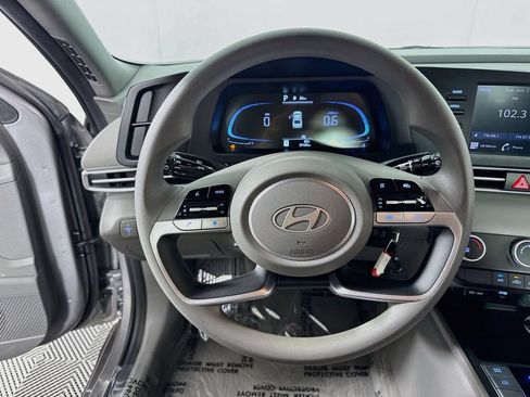 Used 2024 Hyundai Elantra SE FWD image 11