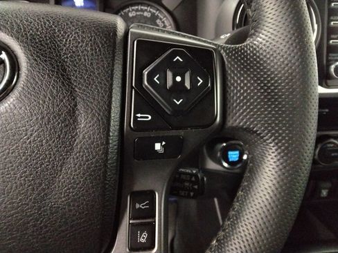 Used 2021 Toyota Tacoma TRD Off-Road image 12