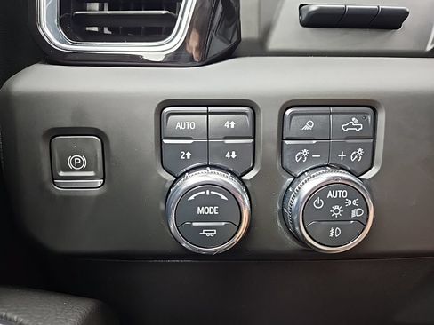 Used 2023 GMC Sierra 1500 Denali w/ Denali Reserve Package AWD/4WD image 24
