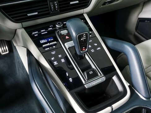Certified 2021 Porsche Cayenne Turbo AWD/4WD image 19