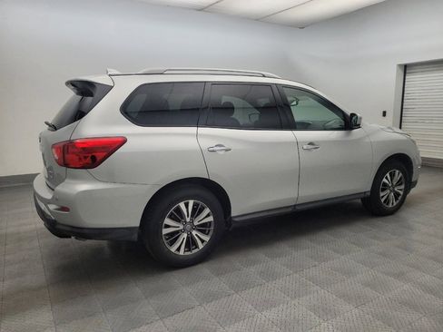 Used 2019 Nissan Pathfinder SV image 10