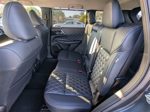 Used 2024 Mitsubishi Outlander SEL image 15