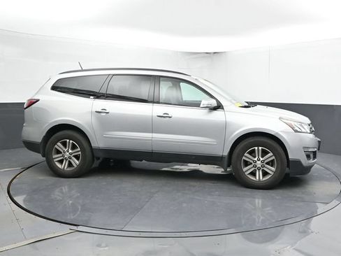 Used 2017 Chevrolet Traverse LT AWD/4WD image 4