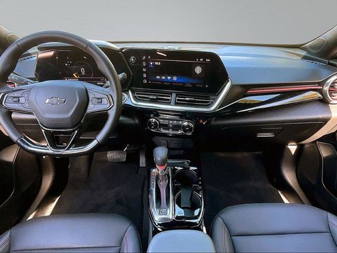 Used 2024 Chevrolet Trax RS w/ Sunroof Package FWD image 16