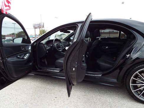 Used 2015 Mercedes-Benz S 550 Sedan w/ Sport Package w/ Sport Package image 22