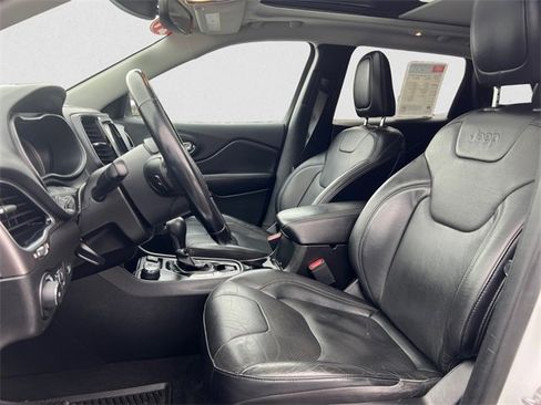 Used 2021 Jeep Cherokee Limited image 9