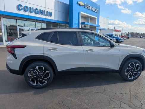 New 2026 Chevrolet Trax RS w/ Sunroof Package image 8