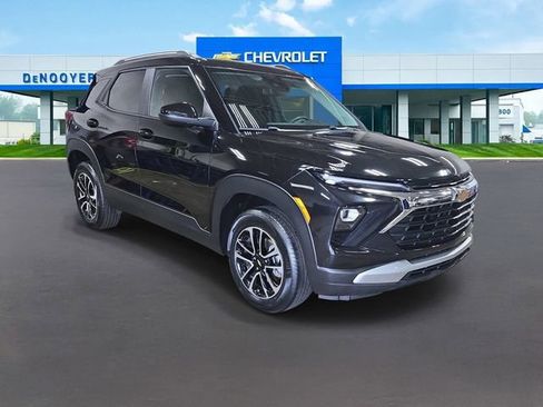Used 2025 Chevrolet TrailBlazer LT AWD/4WD image 5