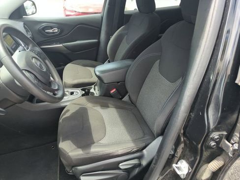 Used 2020 Jeep Cherokee Latitude FWD image 11