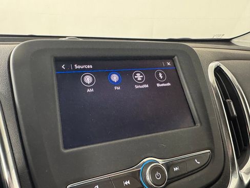 Used 2024 Chevrolet Equinox LT FWD image 17