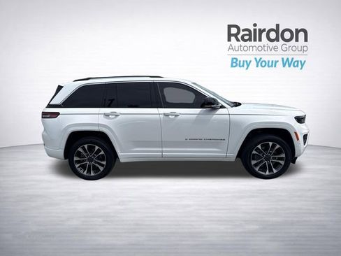 Used 2023 Jeep Grand Cherokee Overland w/ Luxury Tech Group IV AWD/4WD image 8
