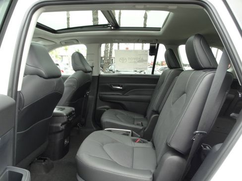 New 2026 Toyota Grand Highlander Platinum AWD/4WD image 13