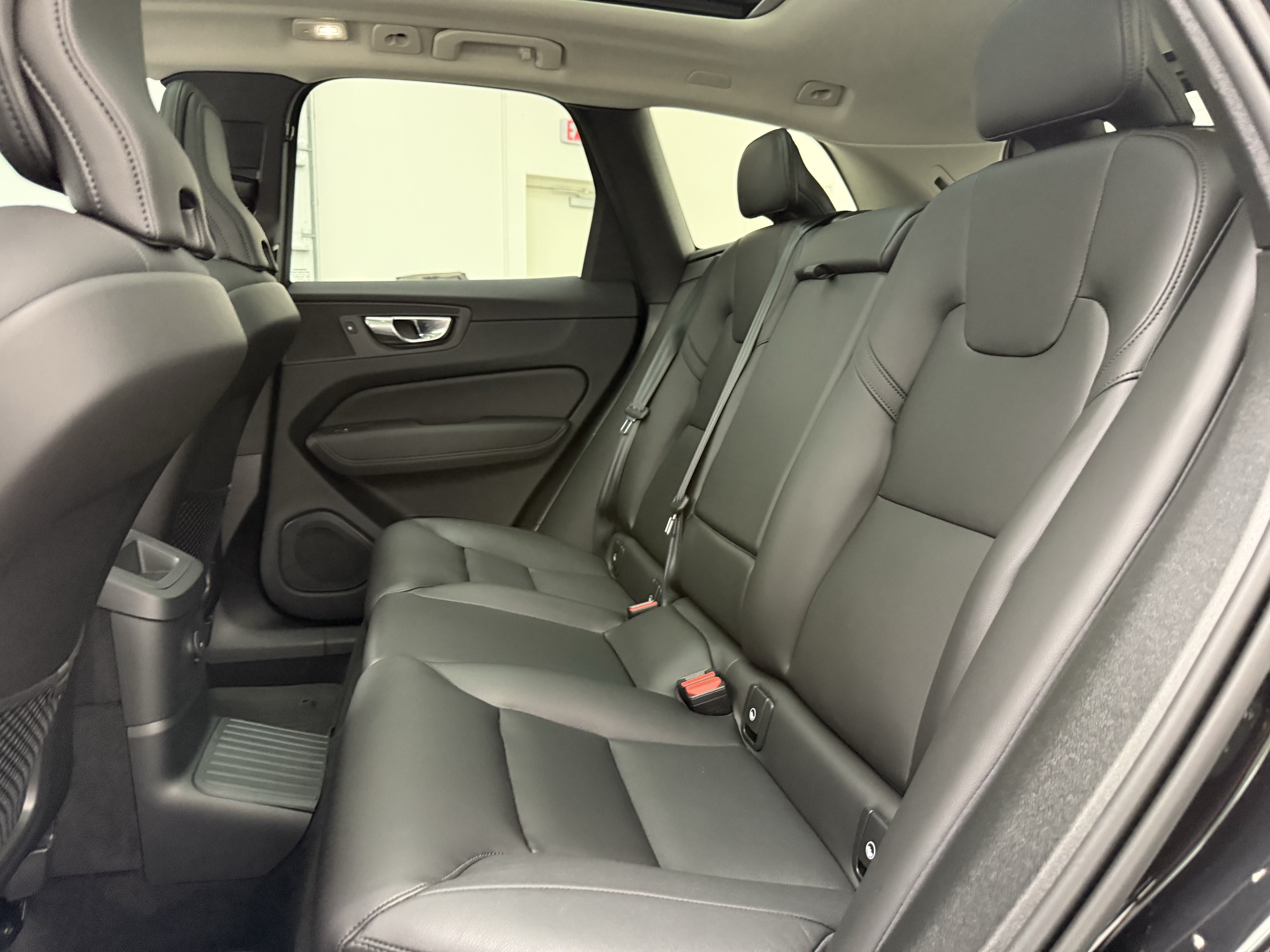 Certified 2025 Volvo XC60 T8 Core w/ Protection Package Premier AWD/4WD image 24