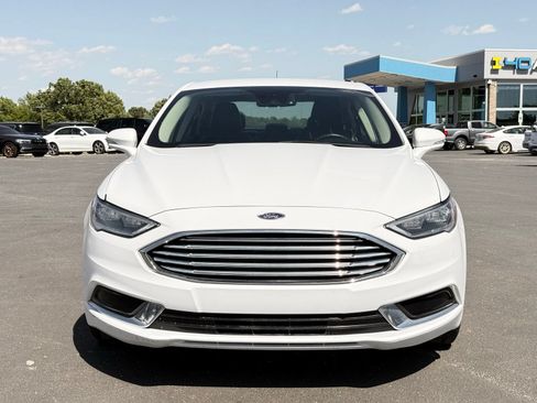 Used 2018 Ford Fusion SE w/ Equipment Group 602A FWD image 2