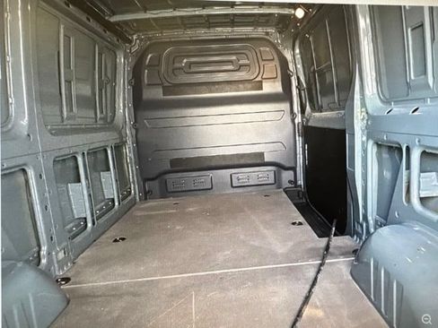 Used 2024 Mercedes-Benz Sprinter 2500 w/ Acoustic Package image 4