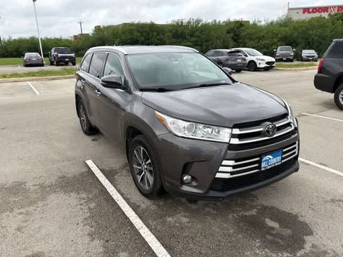 Used 2018 Toyota Highlander XLE AWD/4WD image 7