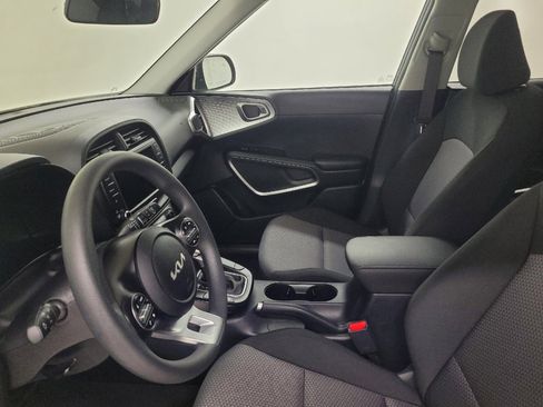 Used 2025 Kia Soul LX w/ LX Technology Package FWD image 17