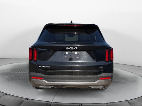 Used 2025 Kia Sorento EX AWD/4WD image 6