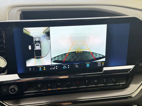 Used 2025 Chevrolet Silverado 2500 ZR2 w/ Technology Package image 25