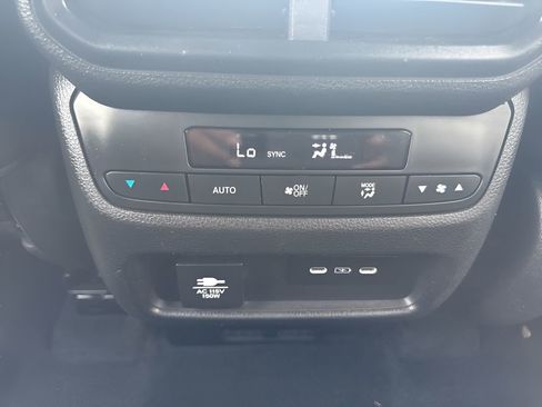 Used 2025 Honda Pilot TrailSport image 14