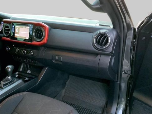 Used 2019 Toyota Tacoma TRD Sport RWD image 18
