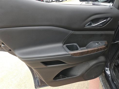 Used 2021 GMC Acadia Denali w/ Denali Technology Package image 13