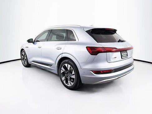 Used 2022 Audi e-tron Premium Plus image 5