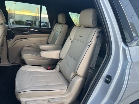 Used 2021 Cadillac Escalade Premium Luxury image 10