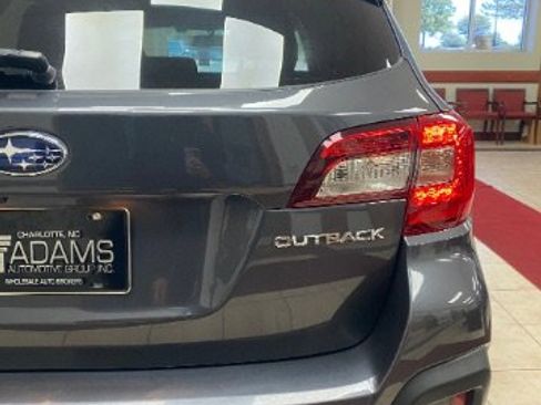Used 2018 Subaru Outback 2.5i Premium AWD/4WD image 11