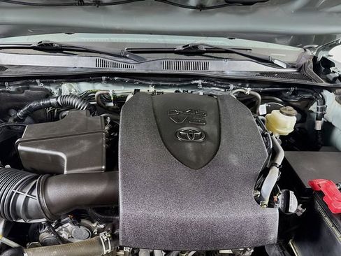 Used 2022 Toyota Tacoma TRD Off-Road image 31