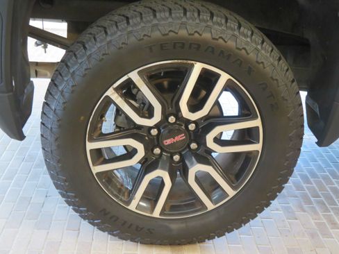 Used 2021 GMC Sierra 1500 AT4 w/ AT4 Value Package AWD/4WD image 9