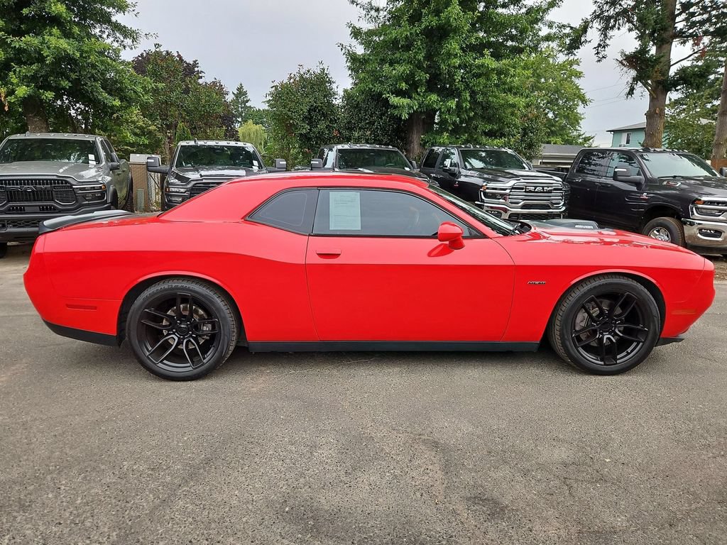 Used 2016 Dodge Challenger R/T RWD image 8