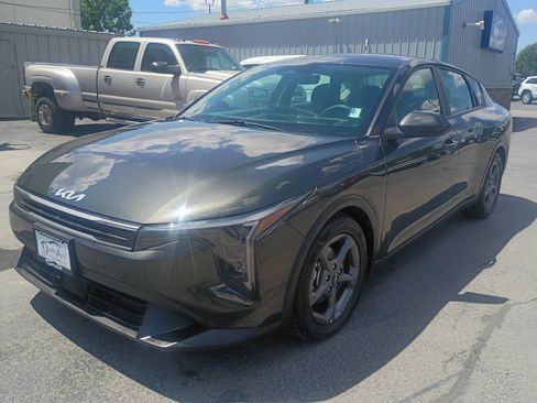 Used 2025 Kia K4 FWD image 2