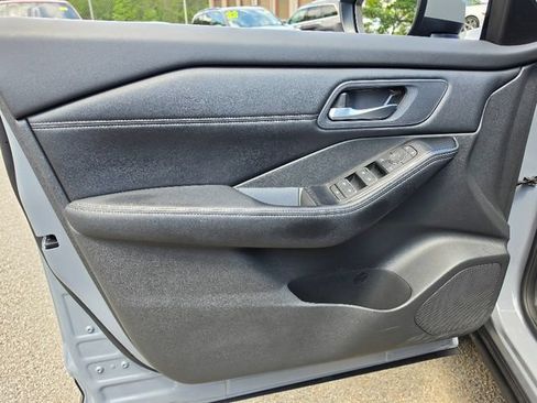 Used 2024 Nissan Rogue SL AWD/4WD image 19