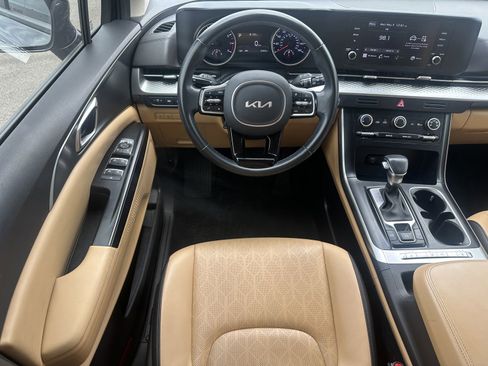Used 2022 Kia Carnival LX FWD image 23