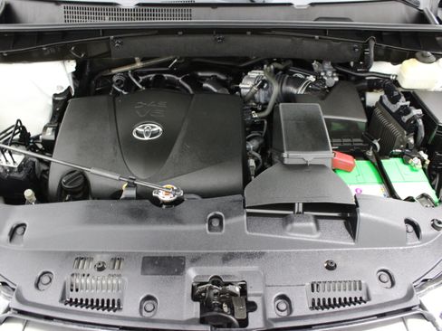 Used 2017 Toyota Highlander Limited Platinum AWD/4WD image 43