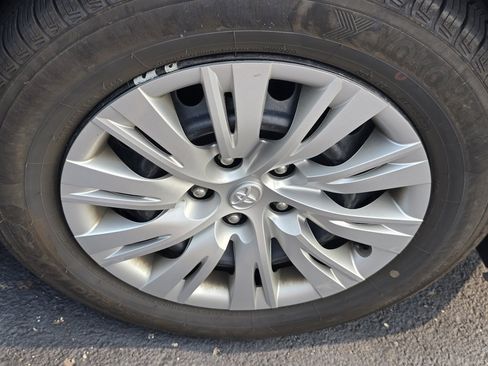Used 2014 Toyota Camry LE FWD image 20