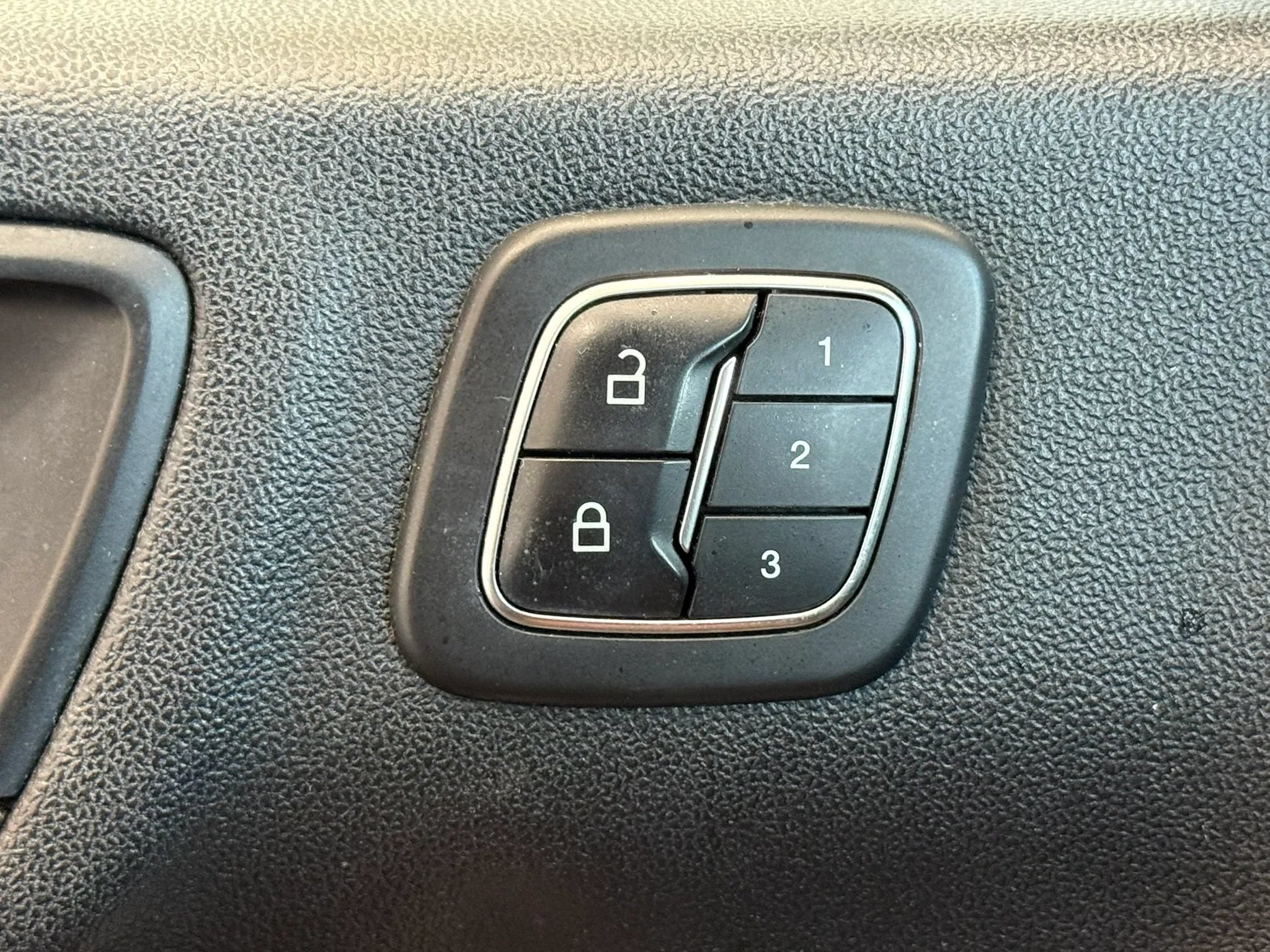 Used 2020 Ford Escape Titanium AWD/4WD image 22